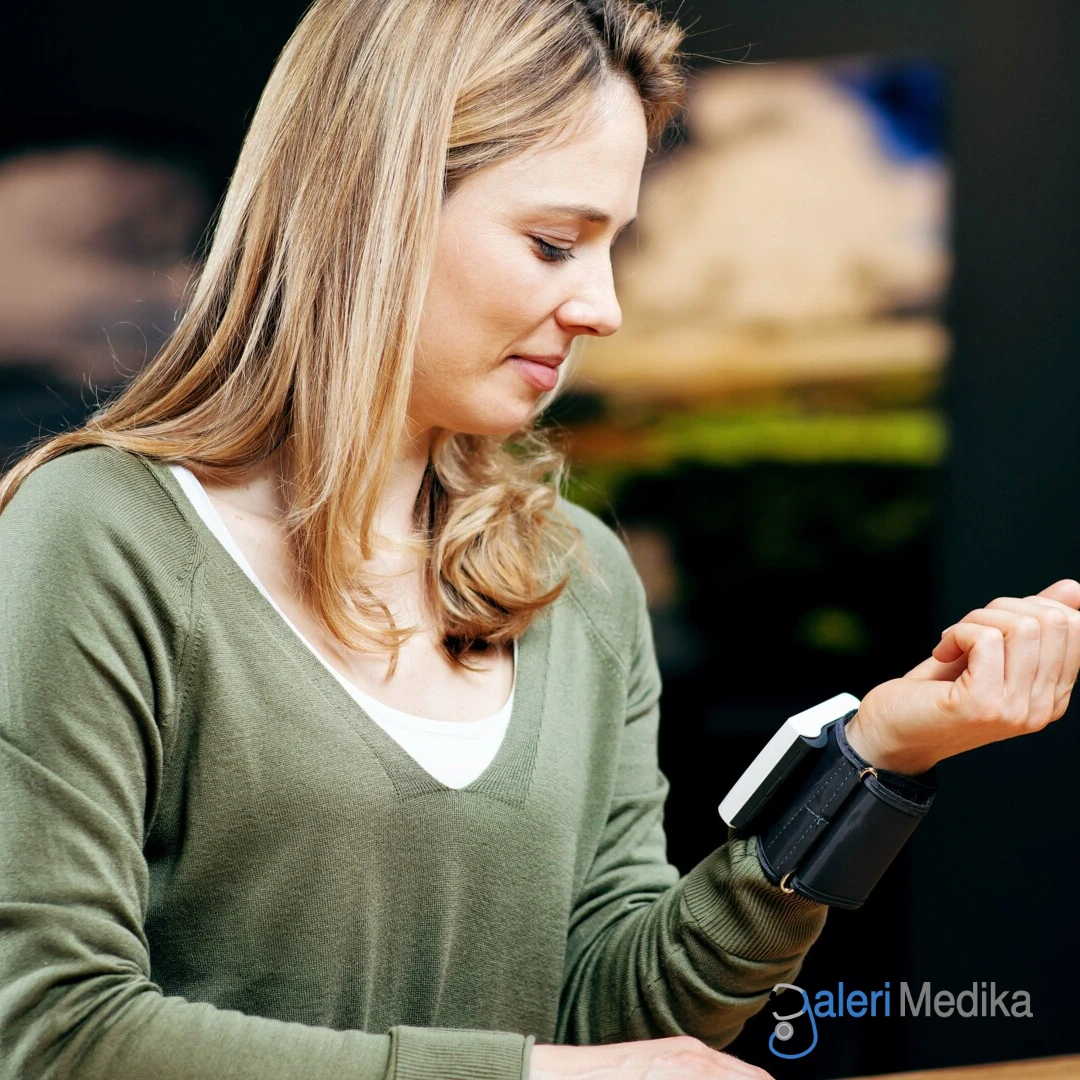 Tensimeter Digital Microlife BP W3 Comfort Wrist Pergelangan Tangan