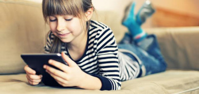 Bahaya Gadget Bagi Kesehatan dan Perkembangan Anak