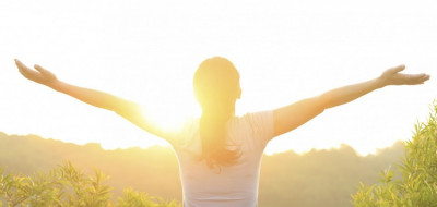 Benarkah Berjemur Dapat Membunuh Virus Corona? Cek Faktanya