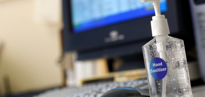 6 Rekomendasi Hand Sanitizer Standar Rumah Sakit Untuk Basmi Virus