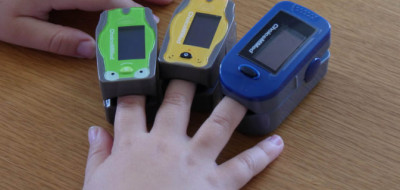 7 Rekomendasi Pulse Oximeter Untuk Bayi dan Anak-Anak