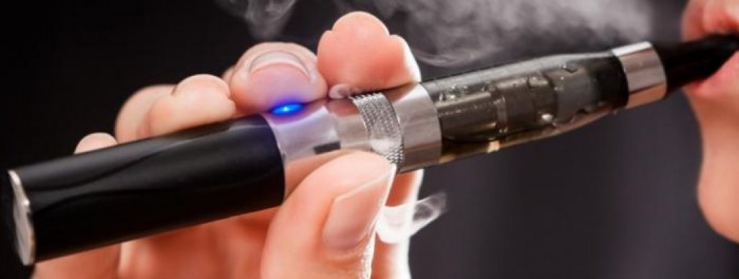 Apakah Rokok Elektronik Sama Bahayanya dengan Rokok Biasa?