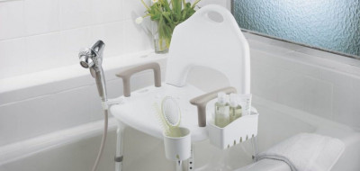 Kursi Mandi / Shower Chair, Solusi Bagi Pasien Yang Sulit Berjalan