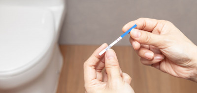 5 Rekomendasi Alat Tes Kehamilan Untuk Hasil yang Akurat