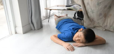 Risiko Paru-Paru Basah, Apakah Tidur Dilantai Termasuk Penyebabnya?
