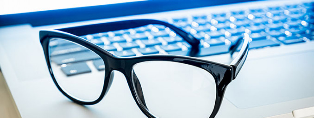 Apakah Kacamata Anti Blue Light Bisa Lindungi Mata dari Layar Gadget?
