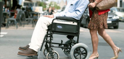 Cara Menggunakan Kursi Roda Travel Dengan Benar dan Aman