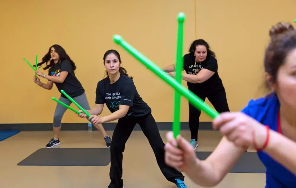 Olahraga Tapi Pakai Stik Drum? Yuk Kenalan dengan Pound Fit, Si Olahraga Viral yang Sukses buat Semua Orang Menoleh!