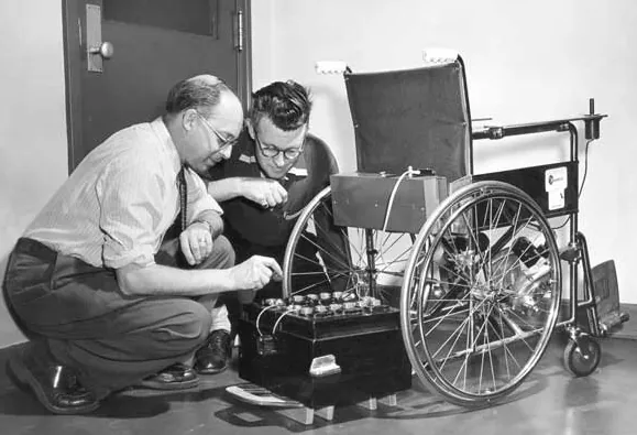 peran kursi roda elektrik