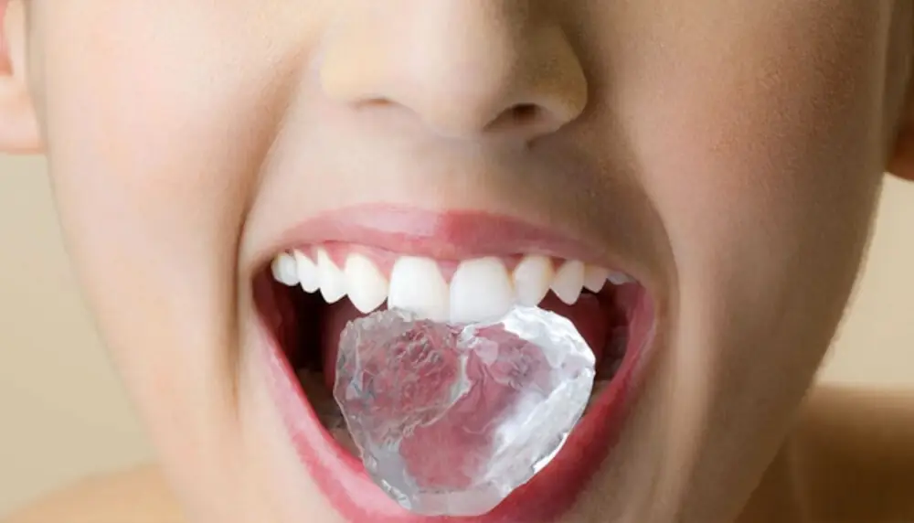 Hobi Ngemil Es Batu? Waspada, Bisa Jadi Alarm Kesehatan