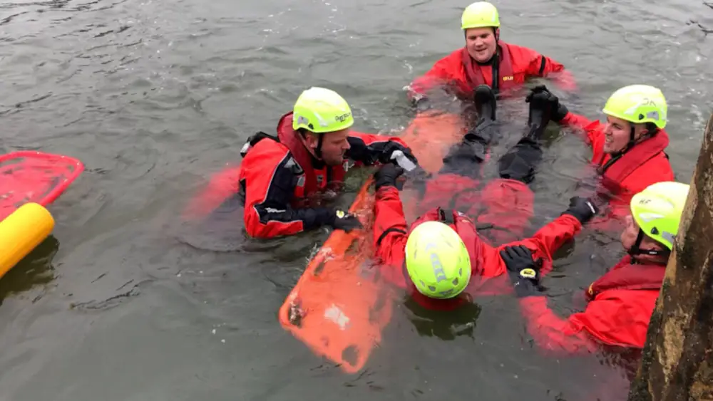 Banjir dan Evakuasi: Tandu Apa yang Paling Tepat?