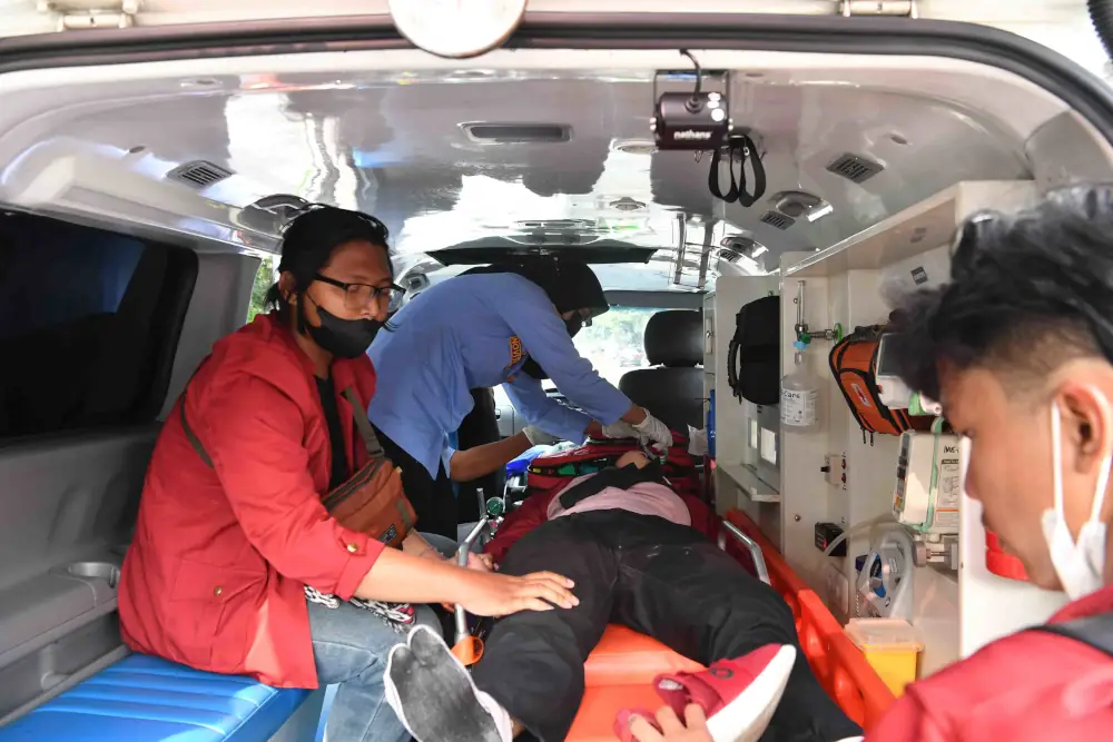 Demo dan Gas Air Mata: Peran Vital Tim Medis yang Wajib Dihormati