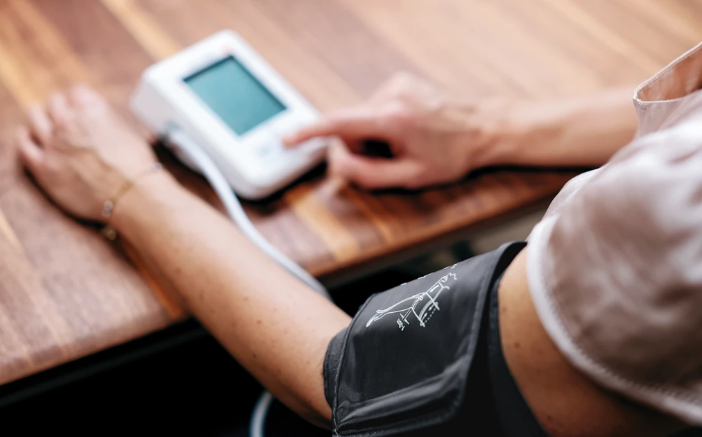 perbandingan tensimeter digital microlife